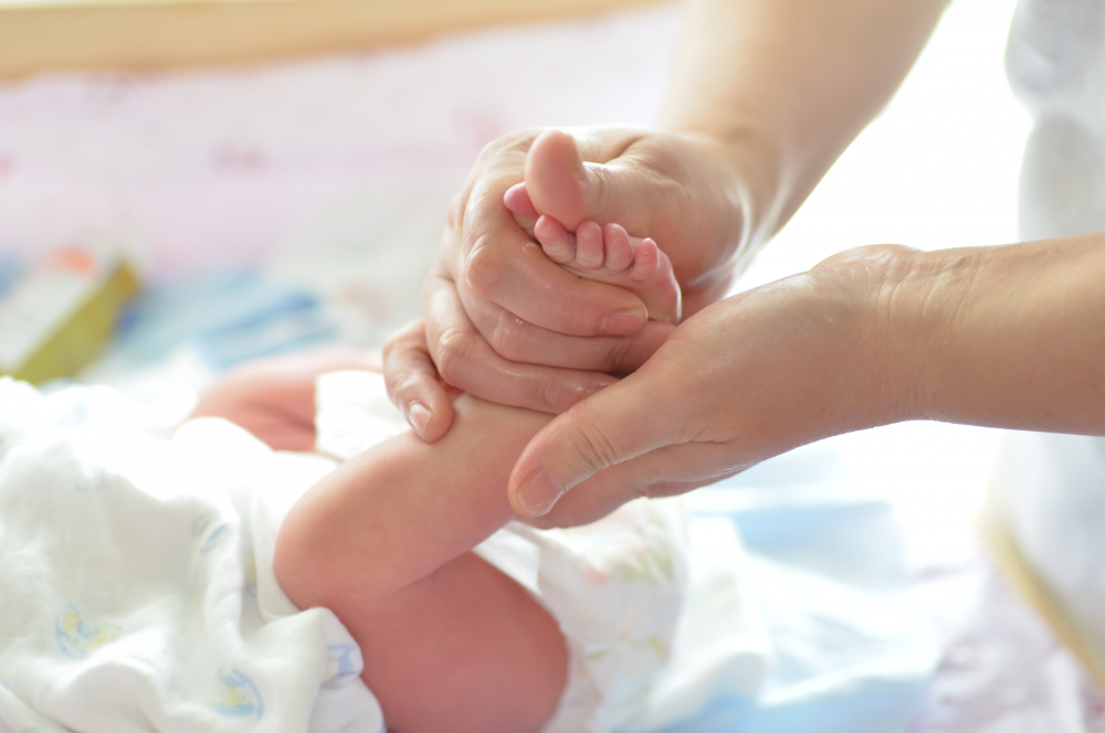 Maman bébé massage